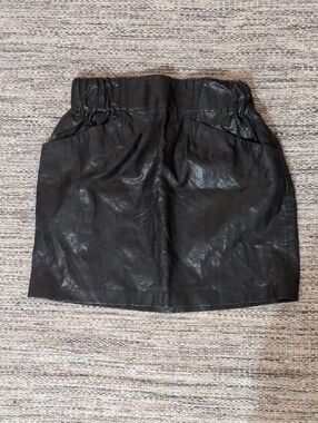 Zara Black Faux Leather Mini Skirt with Elastic Waistband Size XS